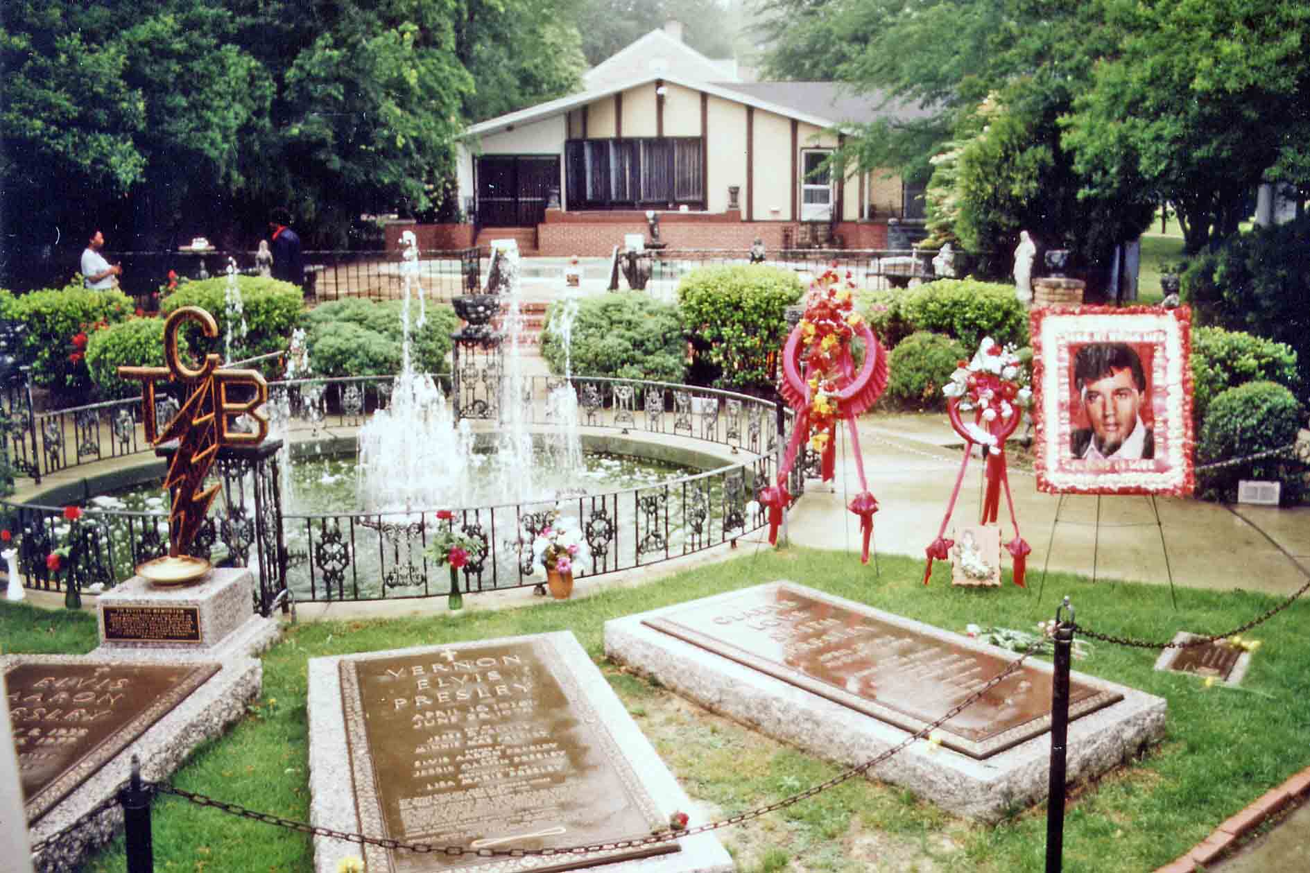 Graceland, Memphys - Elvis Presley grave