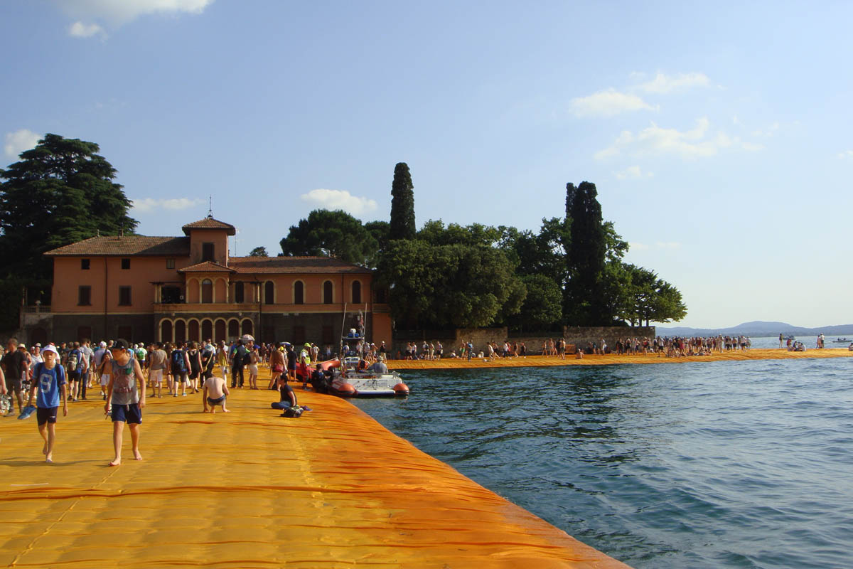 Christo floating piers Lago d'Iseo