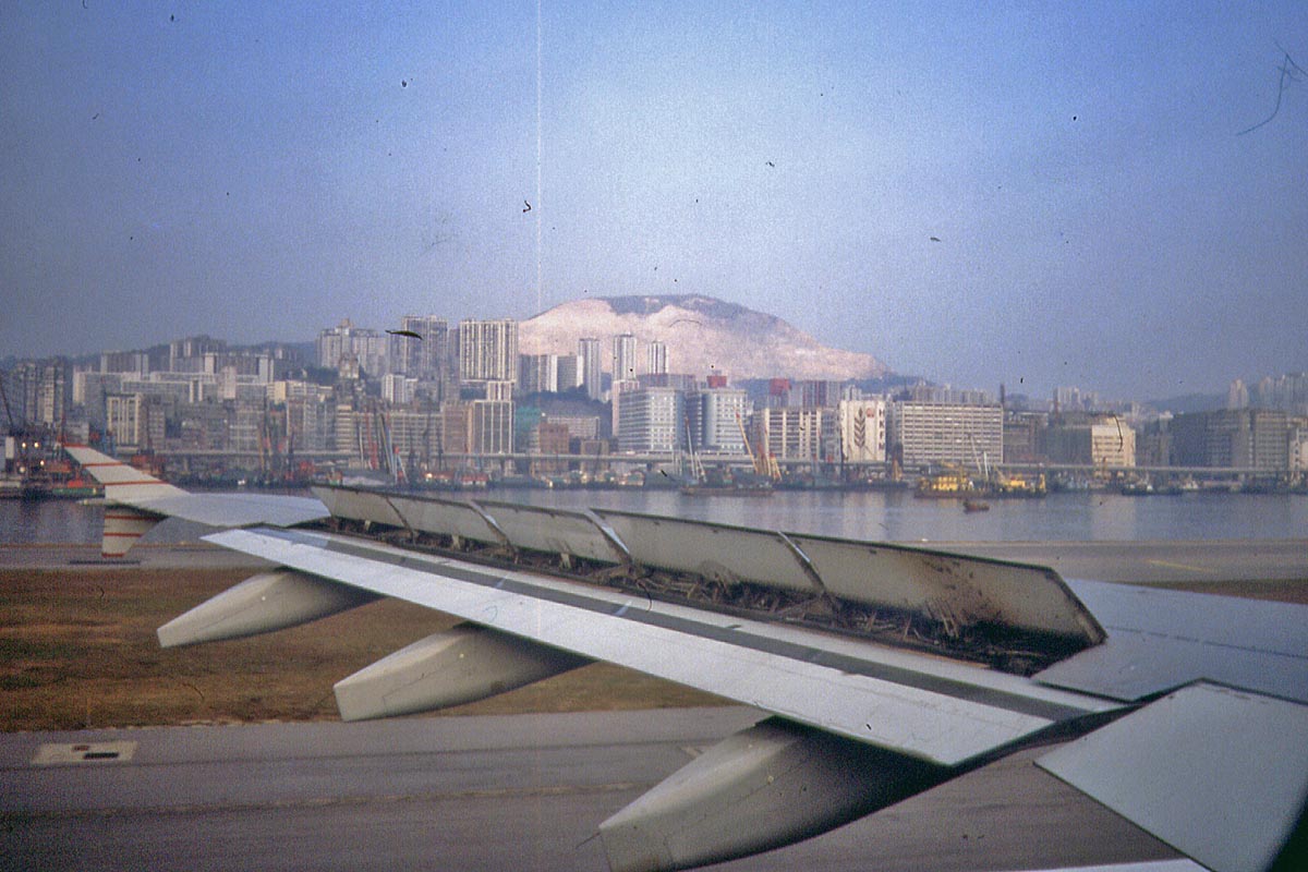landing in hongkong 1991