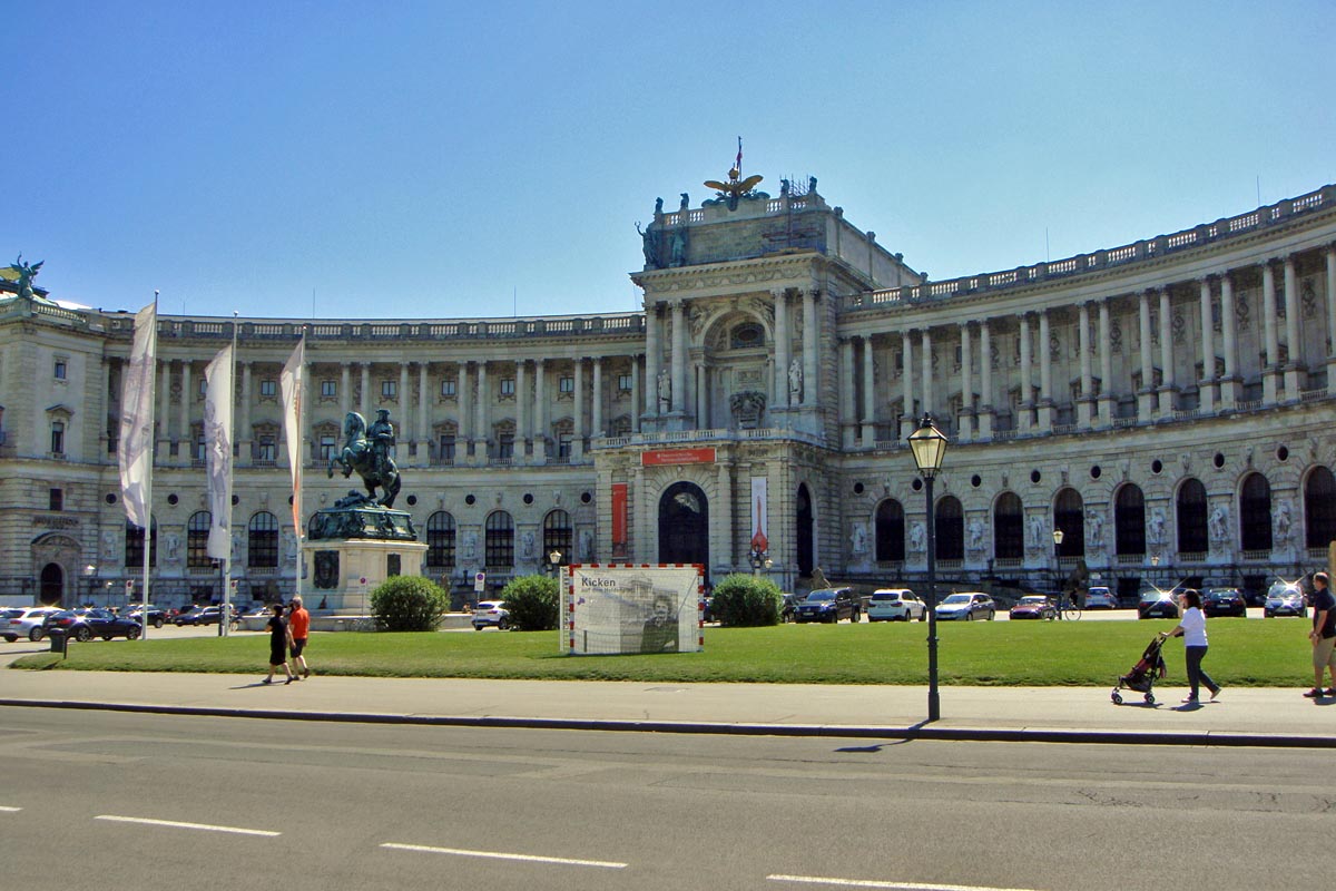 Vienna hofburg and heldenplatz